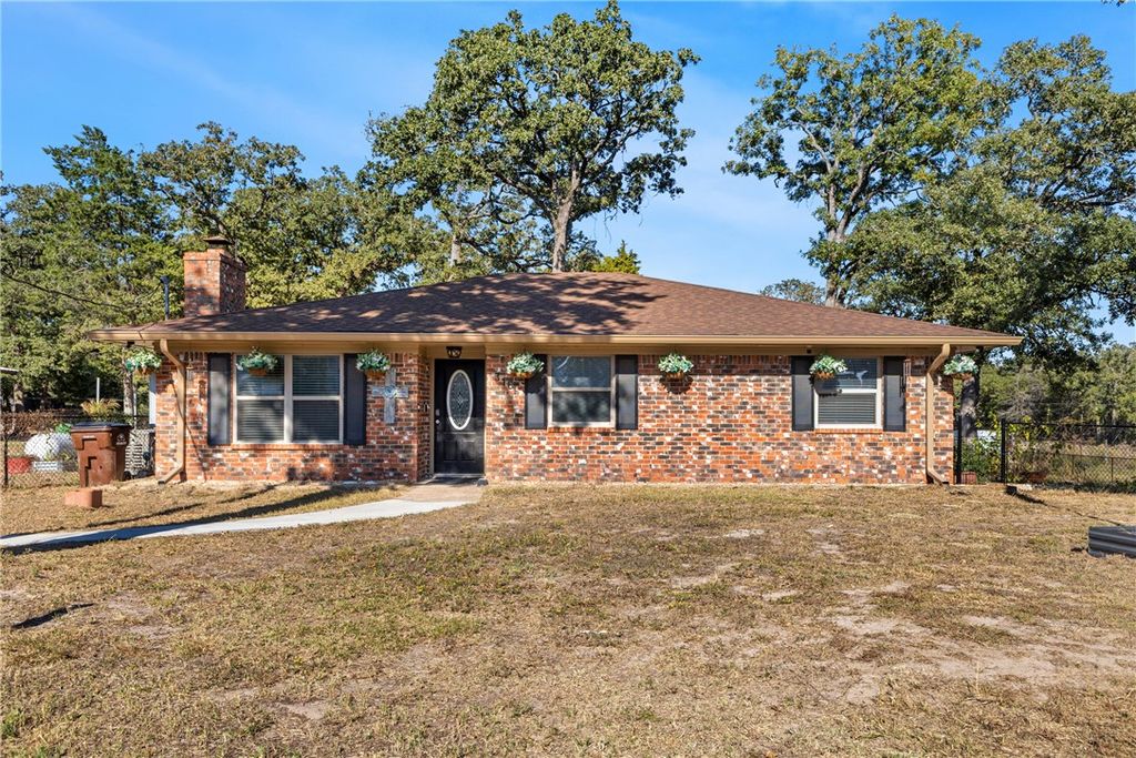 316 Holly Drive, Caldwell, TX 77836