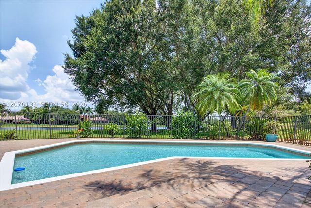 2725 Hunter Rd, Weston, FL 33331