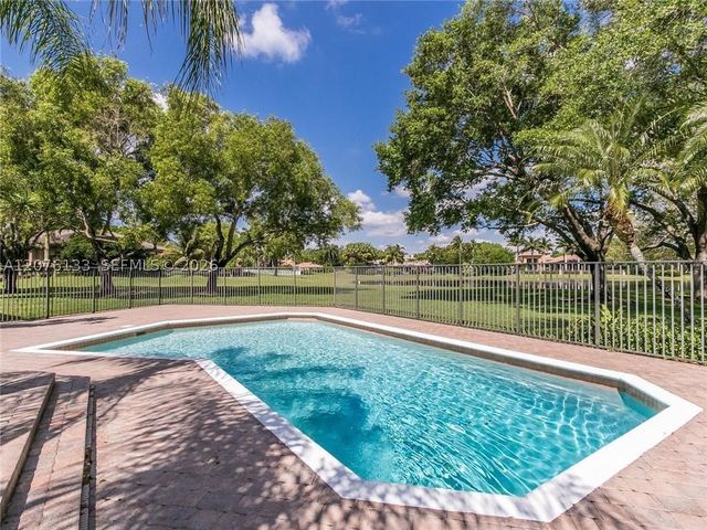 2725 Hunter Rd, Weston, FL 33331