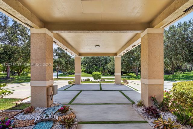 2725 Hunter Rd, Weston, FL 33331
