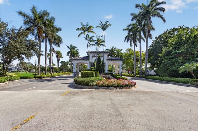 2725 Hunter Rd, Weston, FL 33331