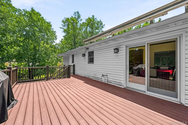 21 Arbor Lane, Bardonia, NY 10954