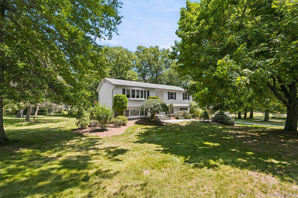 21 Arbor Lane, Bardonia, NY 10954 — photo 3