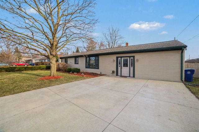 9855 Elmwood Drive, Tittabawassee Twp, MI 48623