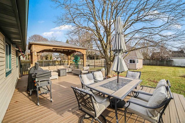 9855 Elmwood Drive, Tittabawassee Twp, MI 48623