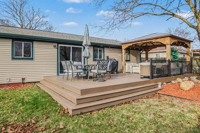 9855 Elmwood Drive, Tittabawassee Twp, MI 48623