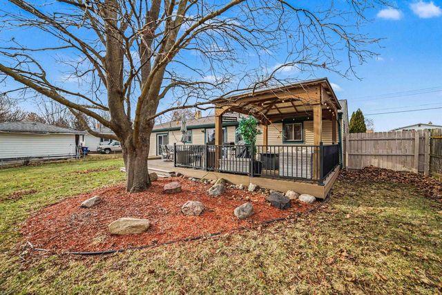 9855 Elmwood Drive, Tittabawassee Twp, MI 48623