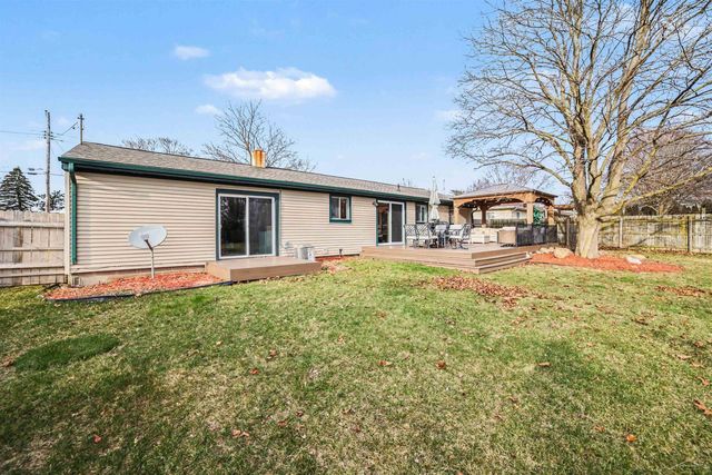 9855 Elmwood Drive, Tittabawassee Twp, MI 48623