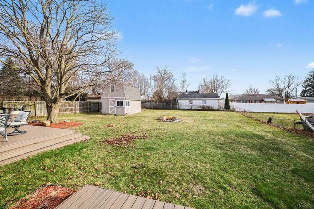 9855 Elmwood Drive, Tittabawassee Twp, MI 48623