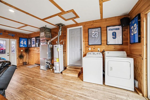9855 Elmwood Drive, Tittabawassee Twp, MI 48623