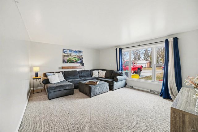 9855 Elmwood Drive, Tittabawassee Twp, MI 48623