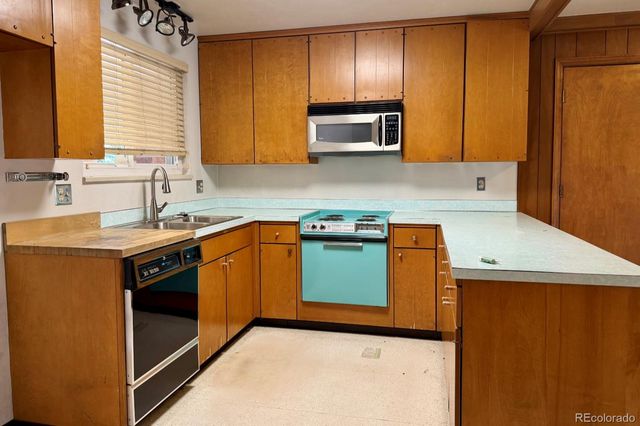 1114 S Oakland Street, Aurora, CO 80012