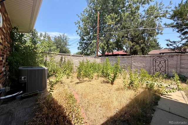 1114 S Oakland Street, Aurora, CO 80012
