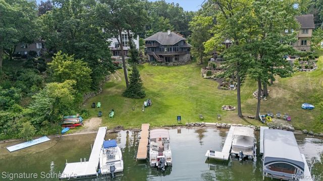 1745 Ridge Road, White Lake Charter Township, MI 48383