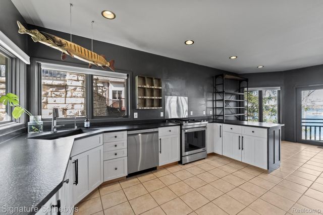 1745 Ridge Road, White Lake Charter Township, MI 48383