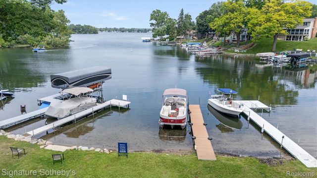 1745 Ridge Road, White Lake Charter Township, MI 48383