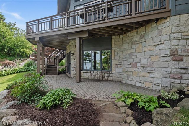 1745 Ridge Road, White Lake Charter Township, MI 48383