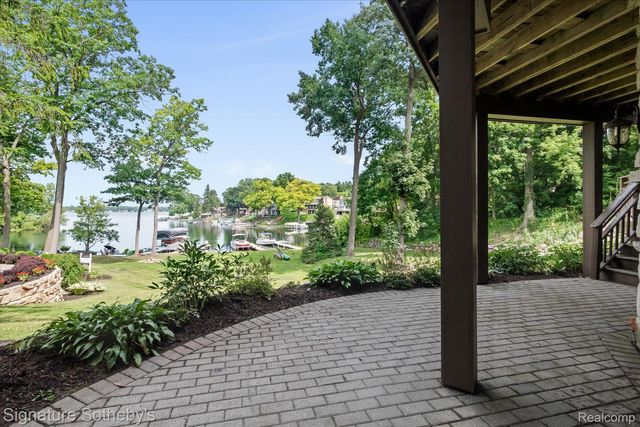 1745 Ridge Road, White Lake Charter Township, MI 48383