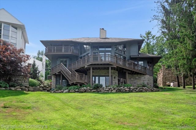 1745 Ridge Road, White Lake Charter Township, MI 48383