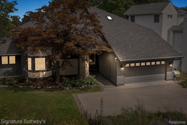 1745 Ridge Road, White Lake Charter Township, MI 48383