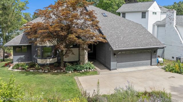 1745 Ridge Road, White Lake Charter Township, MI 48383