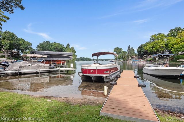 1745 Ridge Road, White Lake Charter Township, MI 48383