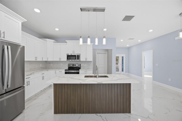 6605 24TH AVE AVENUE S, Tampa, FL 33619