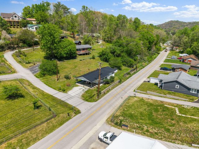 10 Frog Avenue, Manchester, KY 40962