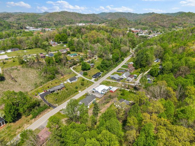 10 Frog Avenue, Manchester, KY 40962