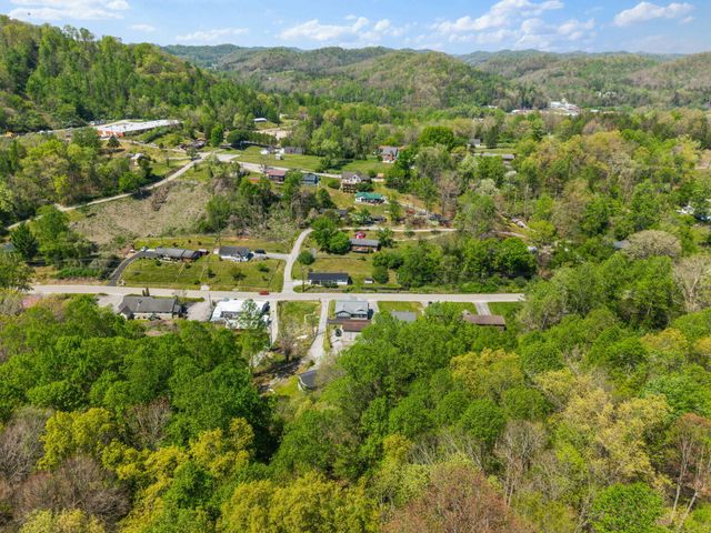 10 Frog Avenue, Manchester, KY 40962