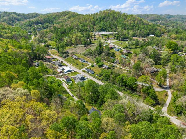 10 Frog Avenue, Manchester, KY 40962