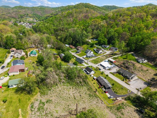 10 Frog Avenue, Manchester, KY 40962