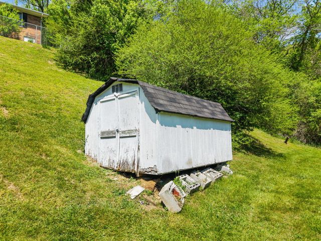10 Frog Avenue, Manchester, KY 40962
