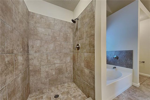 1555 Rose Pointe Drive, Loganville, GA 30052