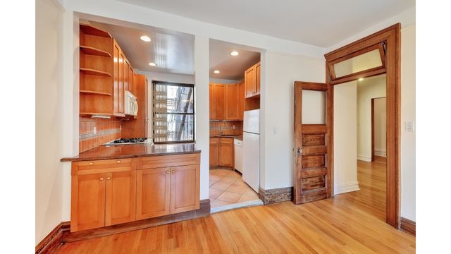 311 W 97th St Apt 6W, New York City, NY 10025