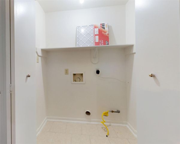 806 N Willow Drive, Houston, TX 77073