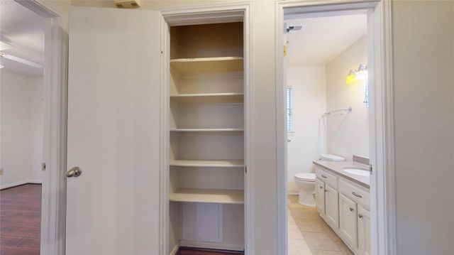 806 N Willow Drive, Houston, TX 77073