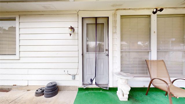 806 N Willow Drive, Houston, TX 77073