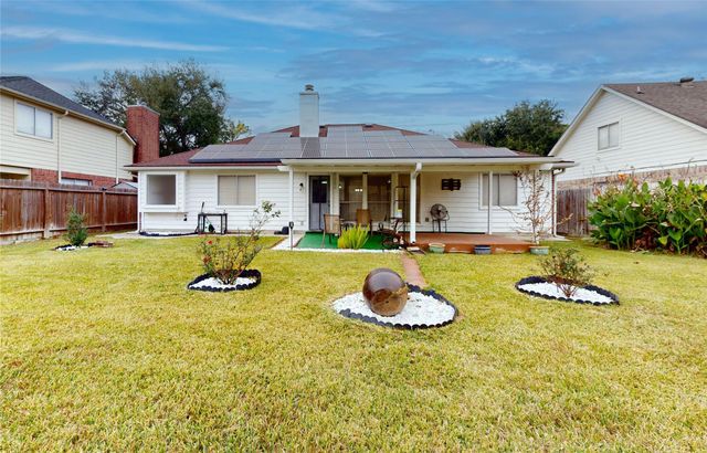 806 N Willow Drive, Houston, TX 77073