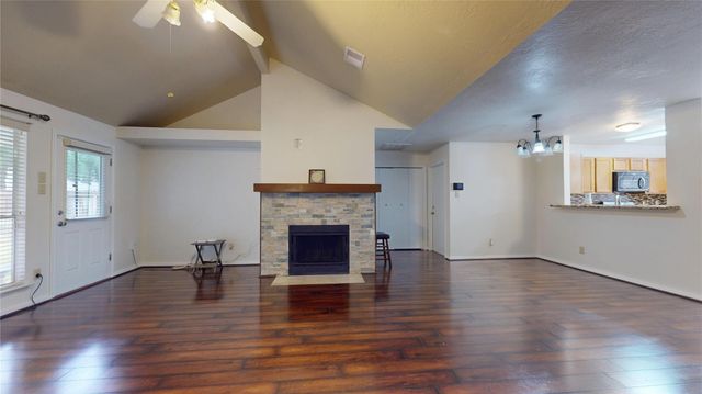 806 N Willow Drive, Houston, TX 77073