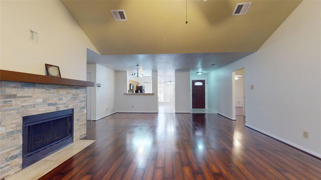 806 N Willow Drive, Houston, TX 77073