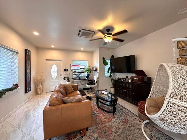 5004 Rowena Ave A, Austin, TX 78751