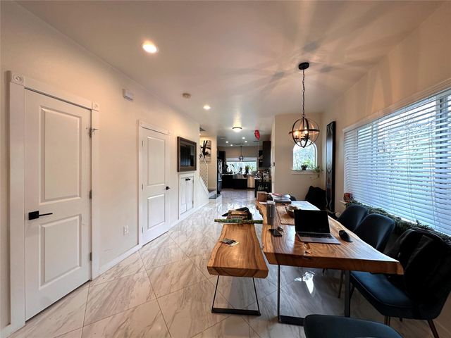 5004 Rowena Ave A, Austin, TX 78751