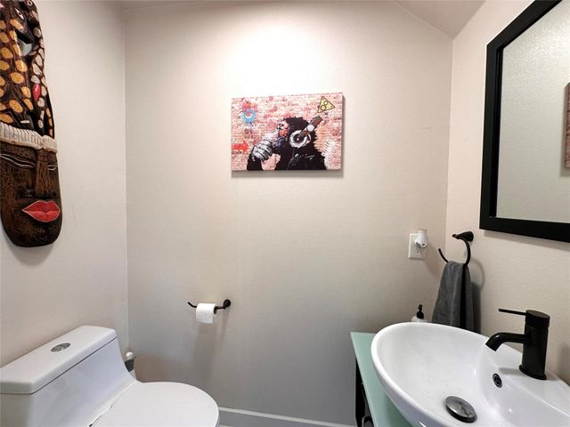 5004 Rowena Ave A, Austin, TX 78751