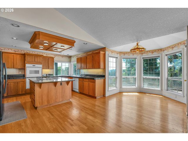 11826 Se GRAND VISTA Dr, Clackamas, OR 97015