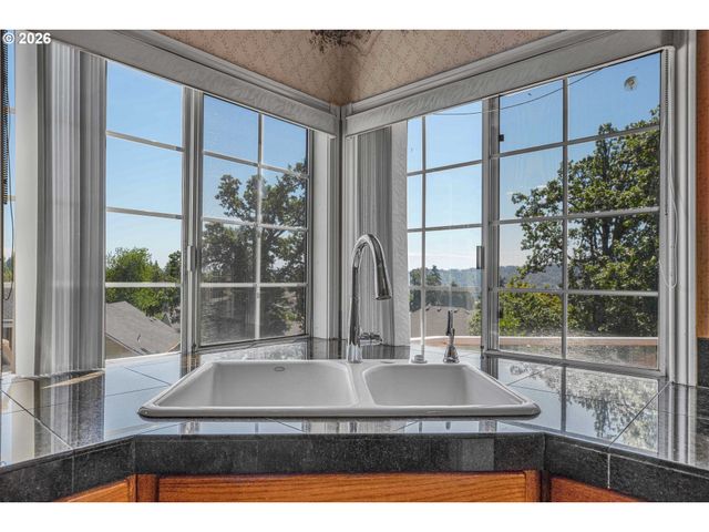 11826 Se GRAND VISTA Dr, Clackamas, OR 97015