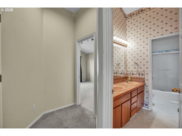 11826 Se GRAND VISTA Dr, Clackamas, OR 97015