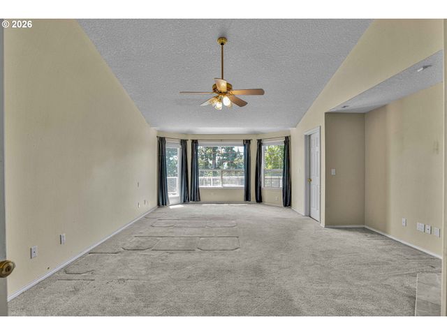 11826 Se GRAND VISTA Dr, Clackamas, OR 97015