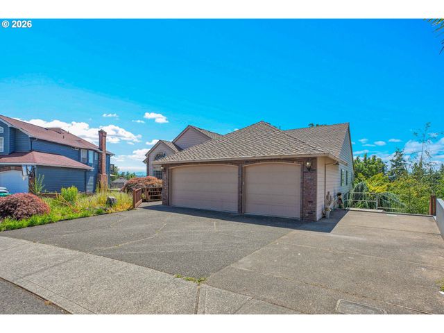 11826 Se GRAND VISTA Dr, Clackamas, OR 97015