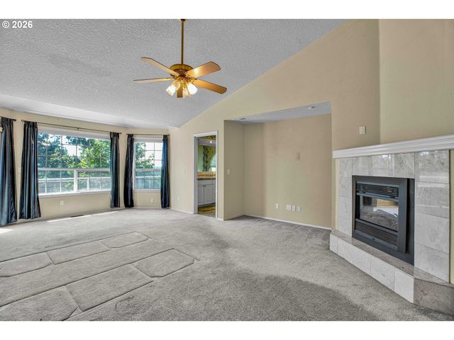 11826 Se GRAND VISTA Dr, Clackamas, OR 97015